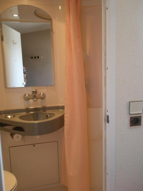 F1 Lyon Genay Hotel